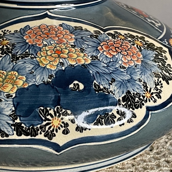 Beautifully Crazed Squat Imari Vase - Picture 7 of 8